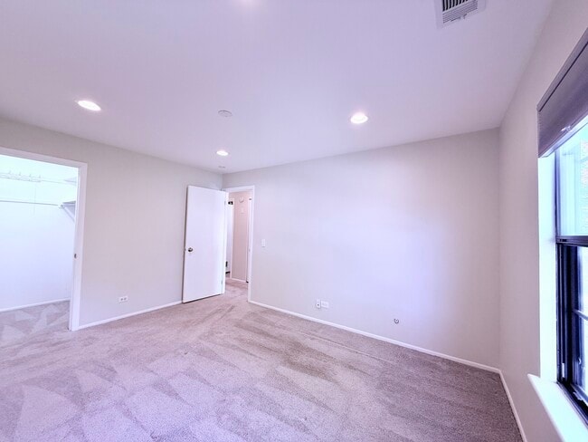 Building Photo - 70 Margate Ct
