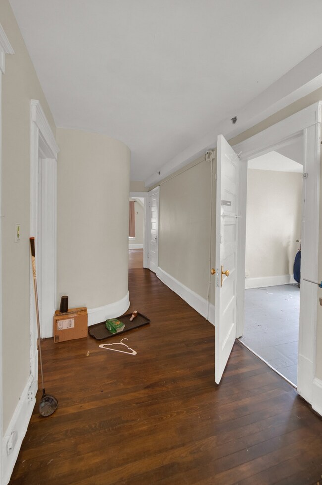 Building Photo - 2000 Sherman Ave