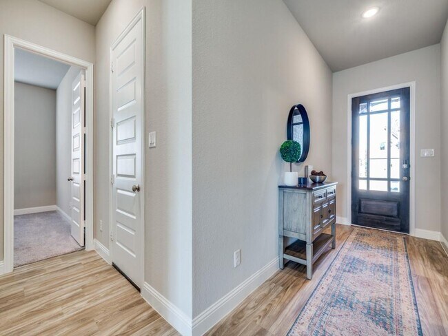 Building Photo - 1913 Renwick Dr