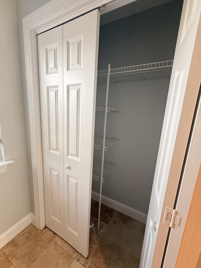 Building Photo - 34 Wintergreen Dr