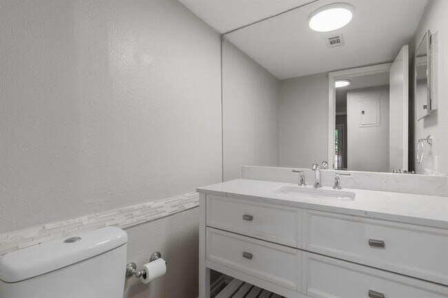 Building Photo - 6405 Chimney Creek Cir