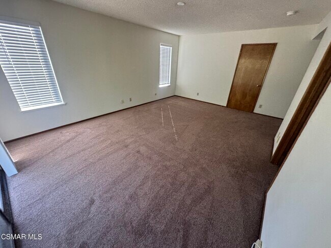 Building Photo - 2930 Reservoir Dr