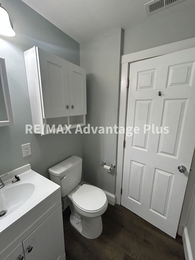 Building Photo - 3-Bedroom Home in Town of Blackstone!