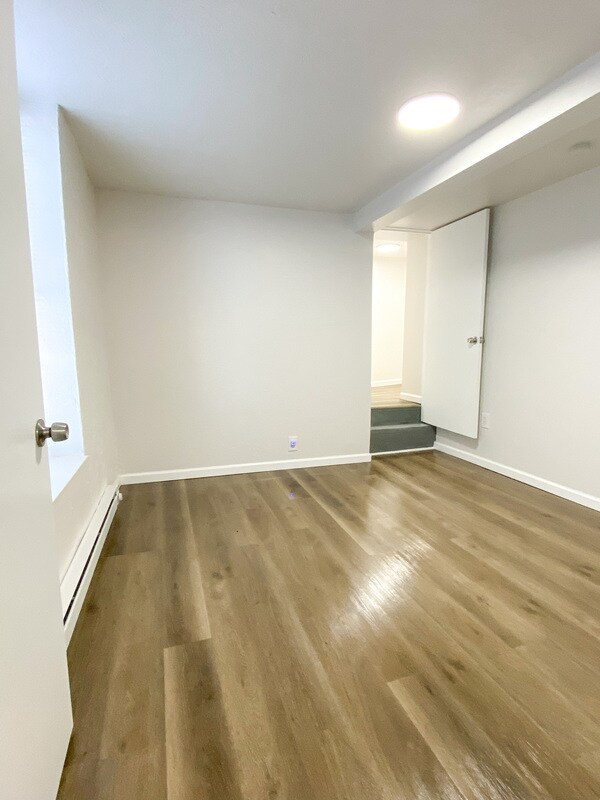 Building Photo - 139-141 E Sycamore St