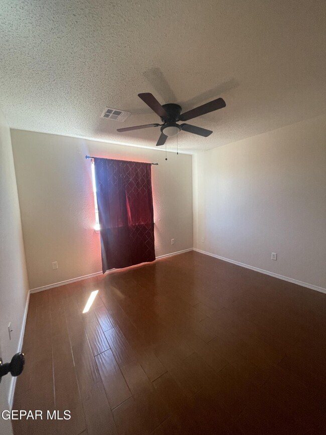 Building Photo - 1832 Shreya St