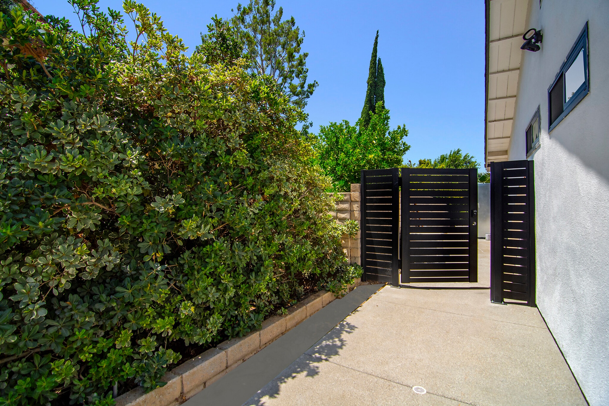 Building Photo - 10947 Lurline Ave