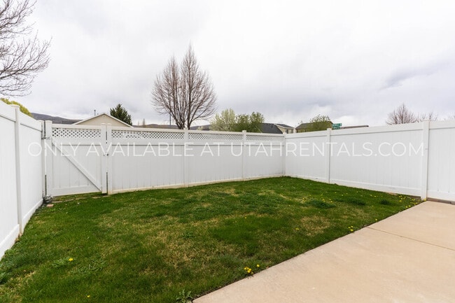 Building Photo - 211 Greenfield Cir