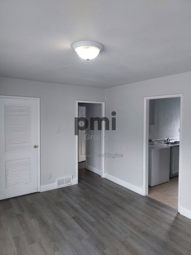 Building Photo - 801 Cantrell Heights St