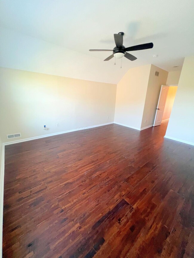 Building Photo - 5789 Trafalgar Ln