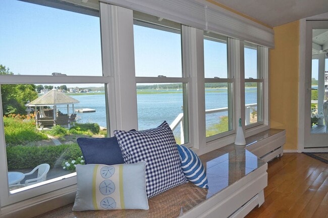 Building Photo - Waterfront Winter Rental: Sunset Cove (Utilities Included)