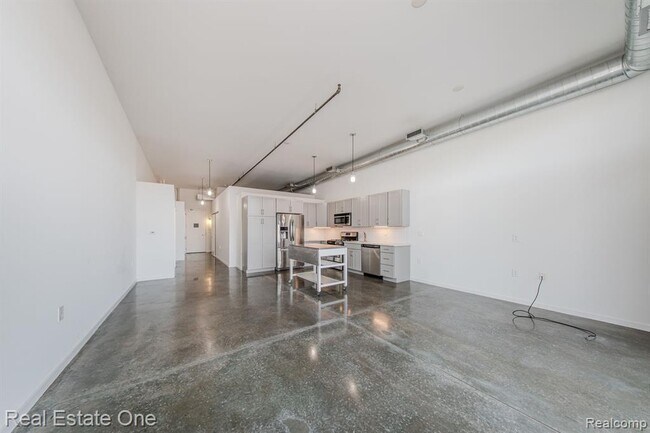 Building Photo - 211 E 9 Mile Rd