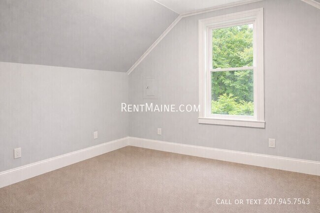 Building Photo - 496 Main St