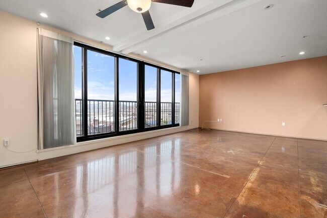 Building Photo - 36 A St