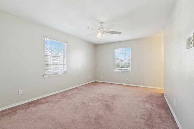 Building Photo - 4001 Georgetown Dr