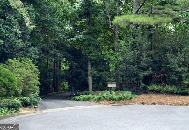Building Photo - 1140 Mitsy Forest Dr NE