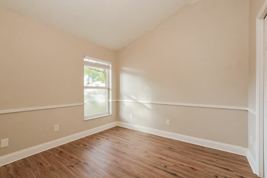 Building Photo - 2082 Petit Ct