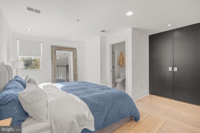 Building Photo - 1610 11th St NW