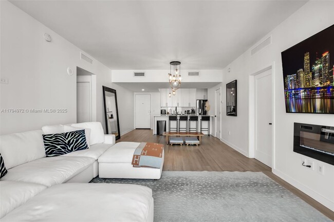 Building Photo - 951 Brickell Ave