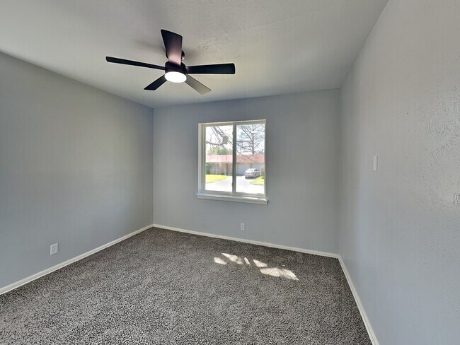 Building Photo - 2111 Melissa St