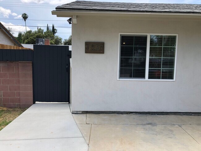 Building Photo - 7539 Royer Ave