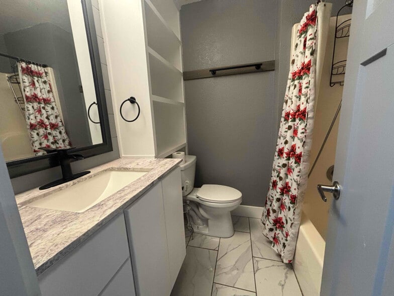 Building Photo - 1815 S K St