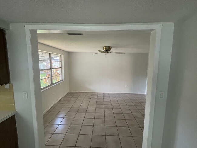 Building Photo - 2/1.5/1 New Port Richey