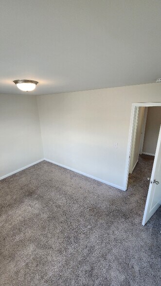 Building Photo - 4041 Liberty Ests Dr