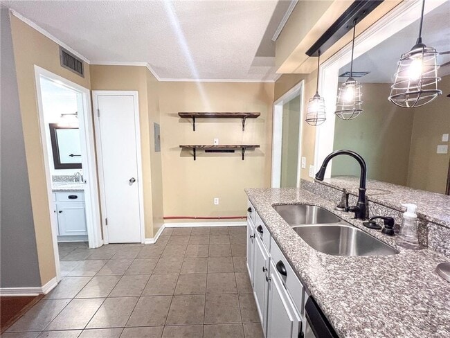 Building Photo - 953 Dickenson Ave