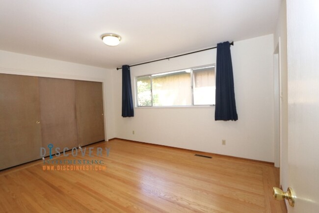 Building Photo - Mid-Century 3 Bedroom Montclair Home