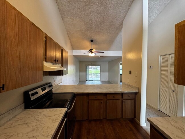 Building Photo - 3831 SW 69th Ave