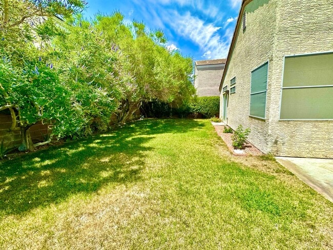 Building Photo - Darling one story home