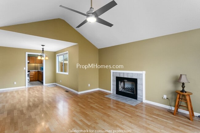 Building Photo - Spacious Three Bedroom Home In Highly Desired Sherwood!