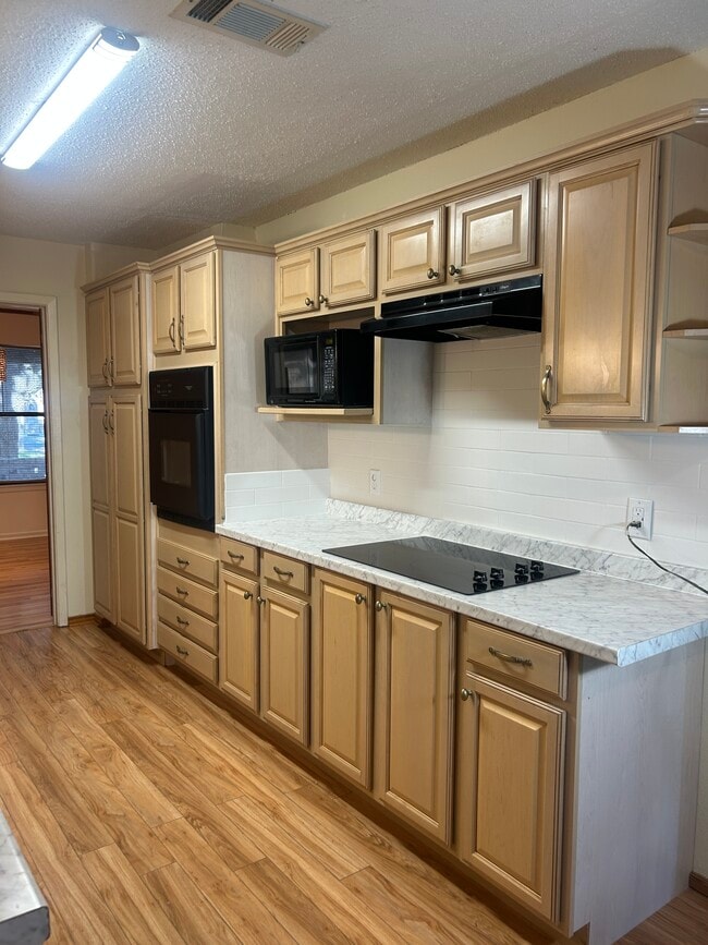 Building Photo - 2205 Forest Trail