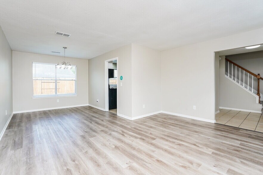 Building Photo - 18162 Holly Green Dr