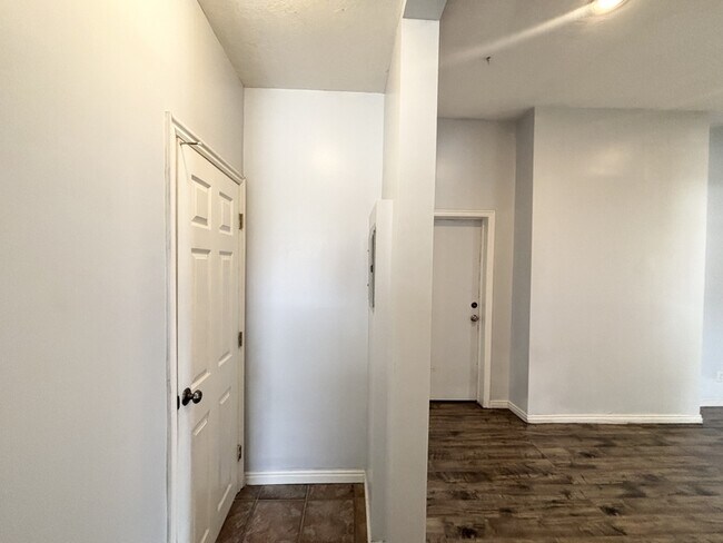 Building Photo - 517 S 500 E