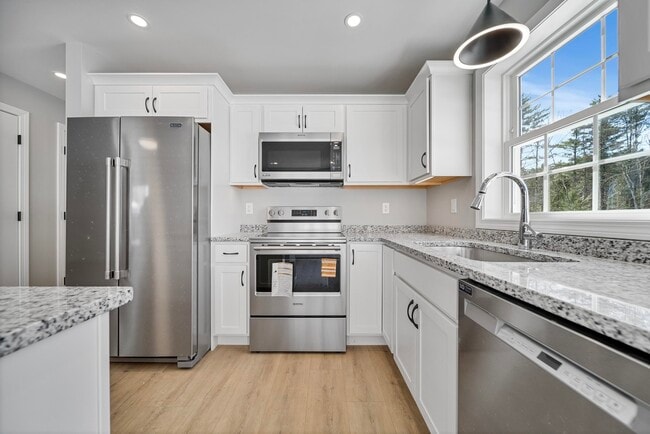 Building Photo - 142 S Main St