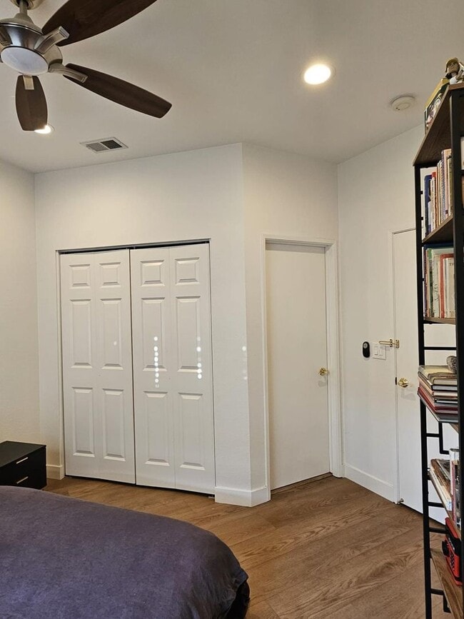 Building Photo - Modern 3BD/3BA Townhouse in Prime Union Ci...