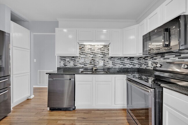 Building Photo - 294 Shades Crest Rd