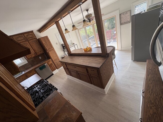 Building Photo - 447 Avondale Dr