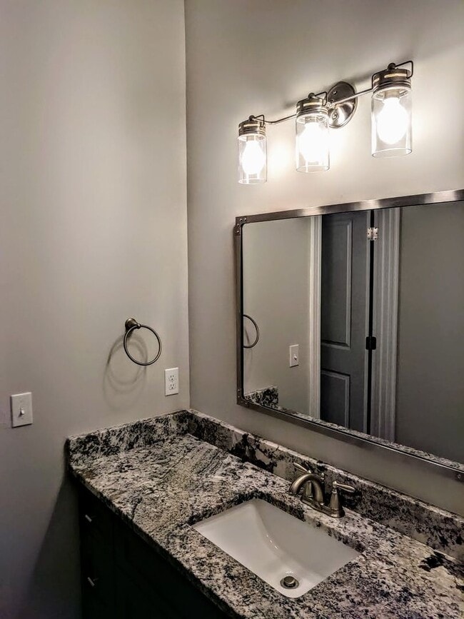 Building Photo - An amazing Townhouse for people who like b...