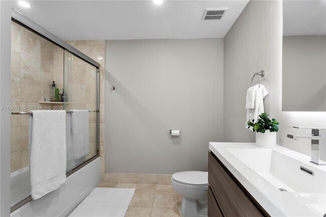 Building Photo - 2475 Brickell Ave