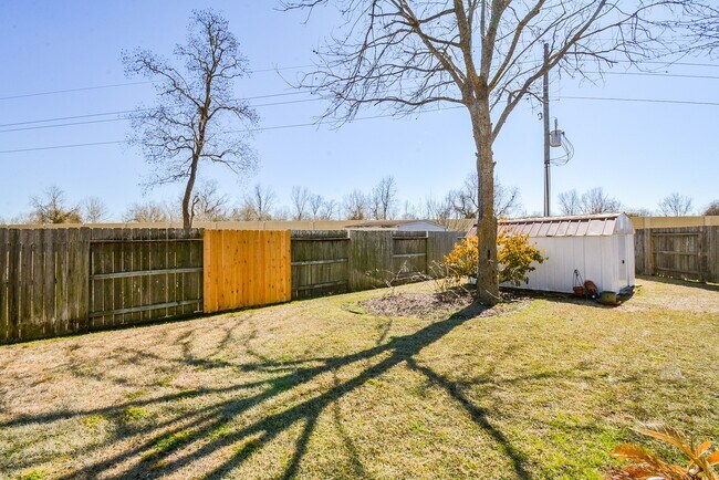Building Photo - 3807 Belmont Turn