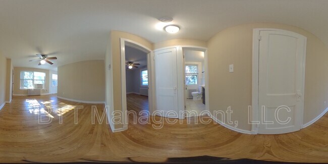 Building Photo - 8400 Greenwood Ave