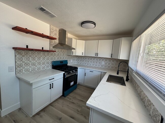 Building Photo - NEW, NEW NEW in Hanford