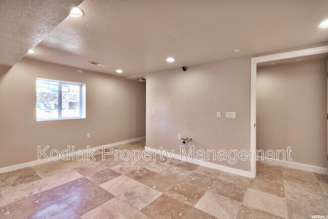 Building Photo - 2266 Brentwood Cir