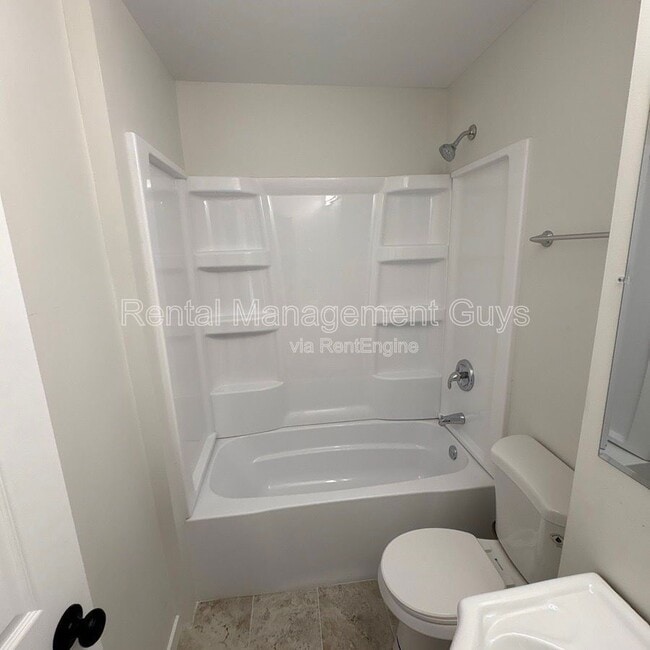 Building Photo - 2631 N Girard Ave