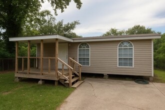 Building Photo - 3206 Louisiana Ave