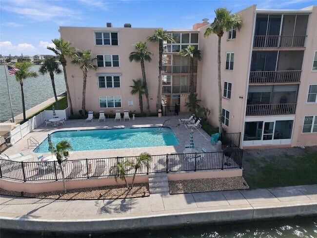 Building Photo - 7625 Sun Island Dr S