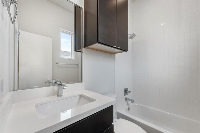 Building Photo - 3141 Leeland St