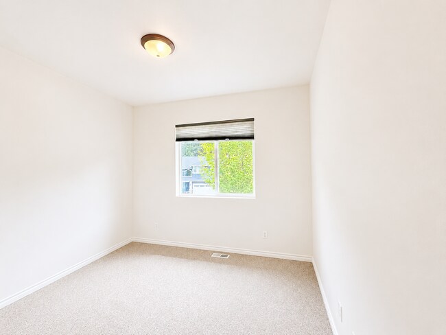 Building Photo - Spacious 4-Bedroom Home with Bonus Room, Trex Deck & Pergola in Prime Maple Valley